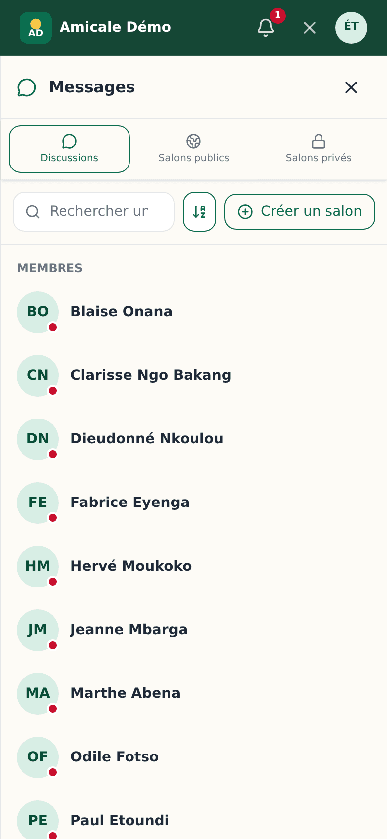 Panneau Messages sous l'en-tête de l'application : onglets Discussions et Salons, recherche et liste des membres